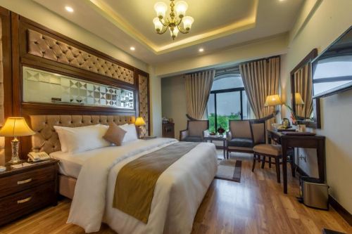 Envoy Hotel