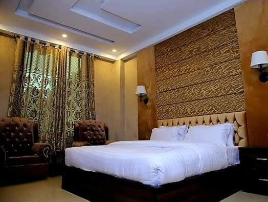 Deluxe Double Room (With Breakfast)